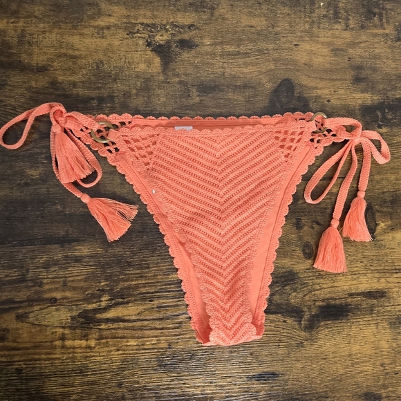 Aerie Coral Crotchet Cheekiest Tie Gold Ring Tassel Bikini  Bottom Size Large - Picture 1 of 8